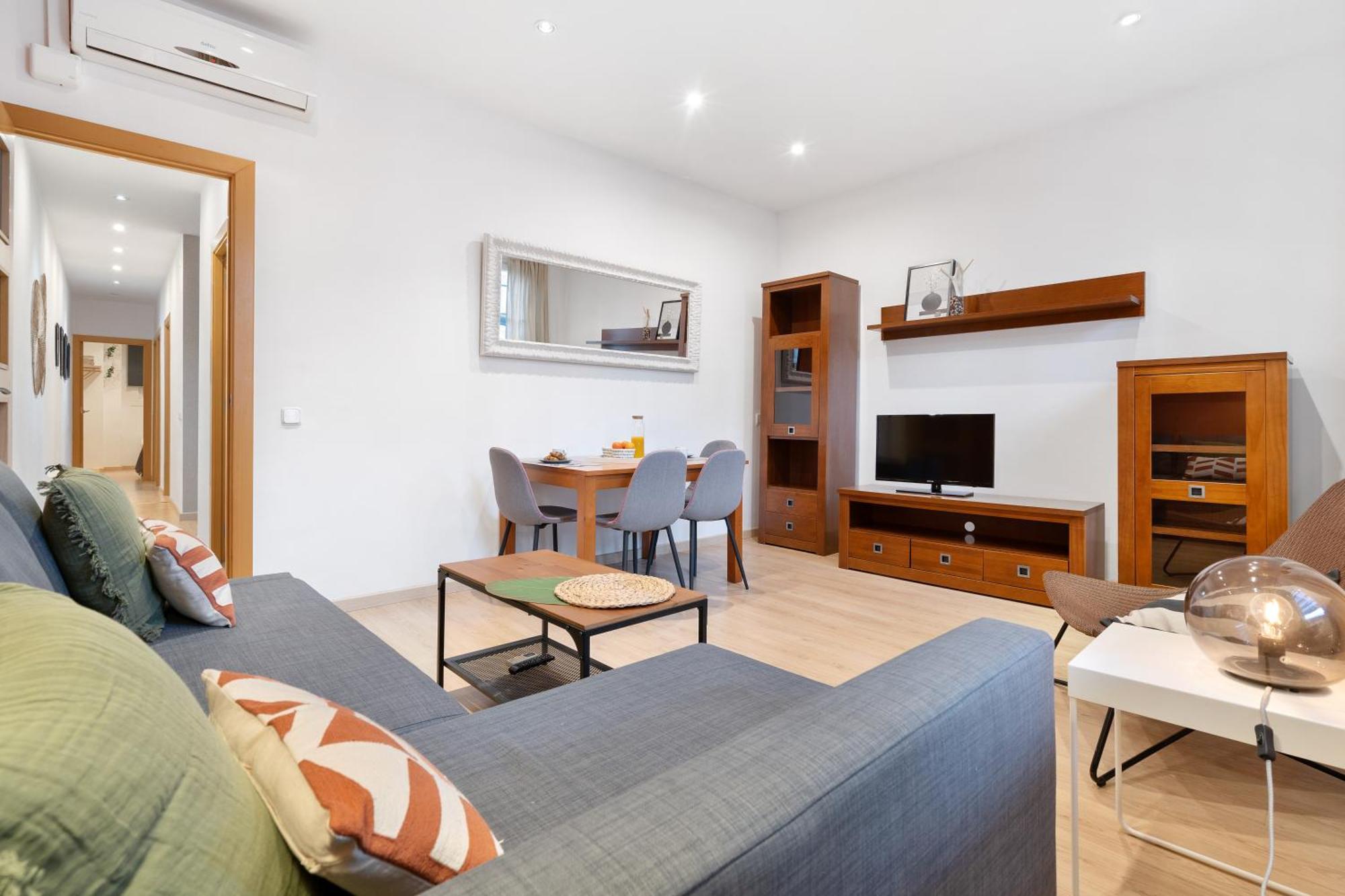 Recently Renovated 2 Bedroom In Eixample Apartament Barcelona