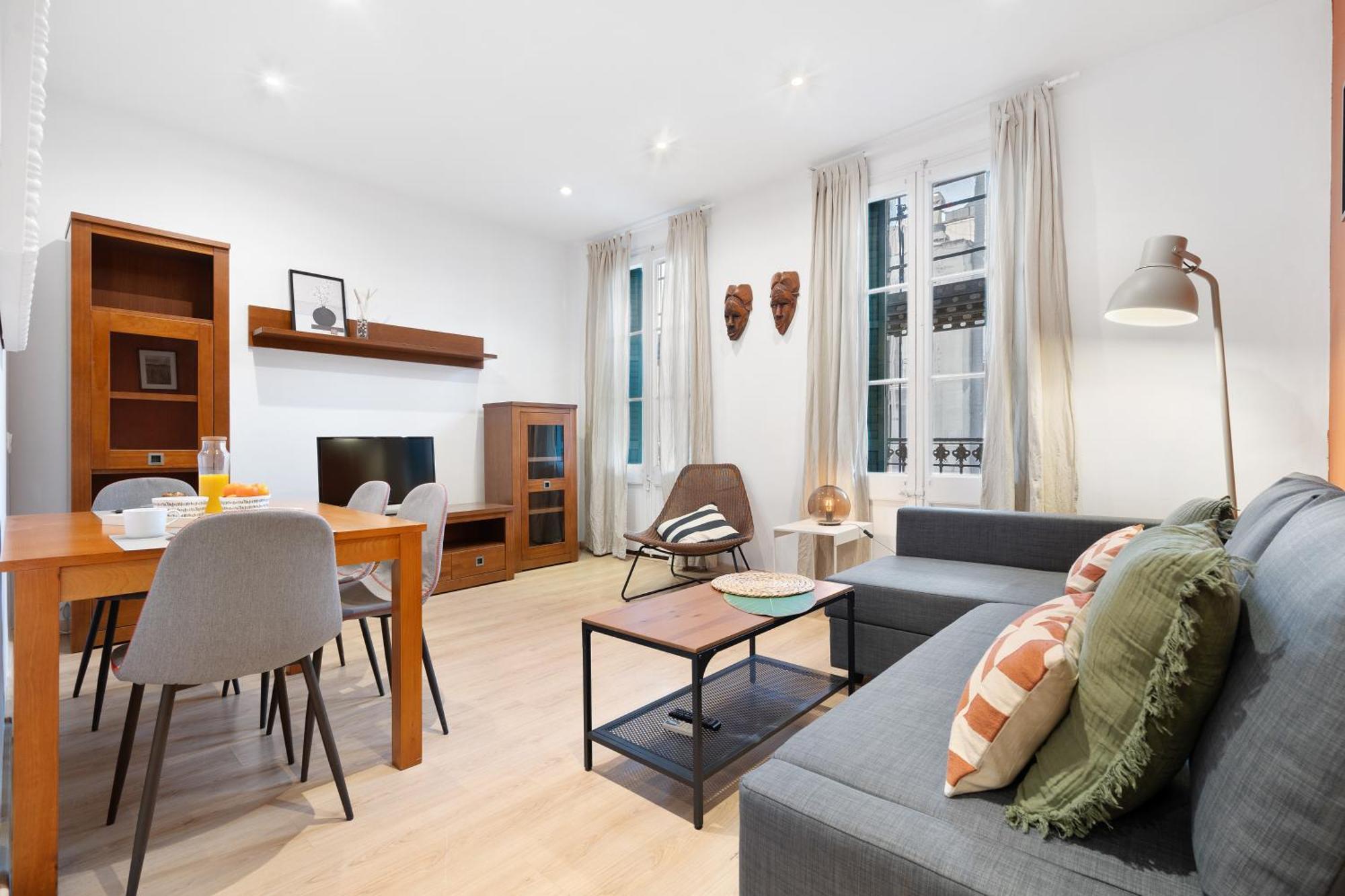 Apartament Recently Renovated 2 Bedroom In Eixample Barcelona